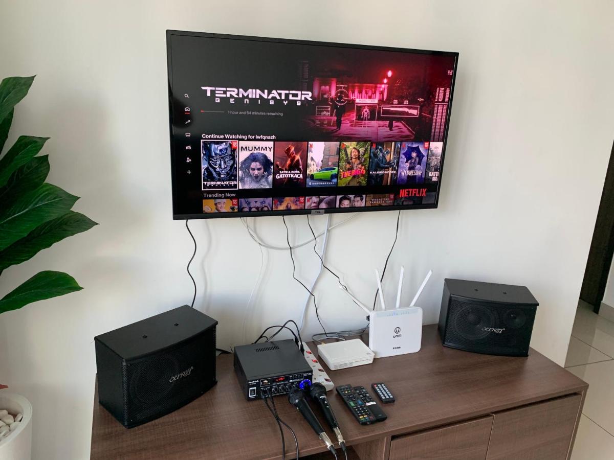 Utama With Swimming Pool View, Karaoke, Free Wifi, Netflix, Near To Car Park Desaru