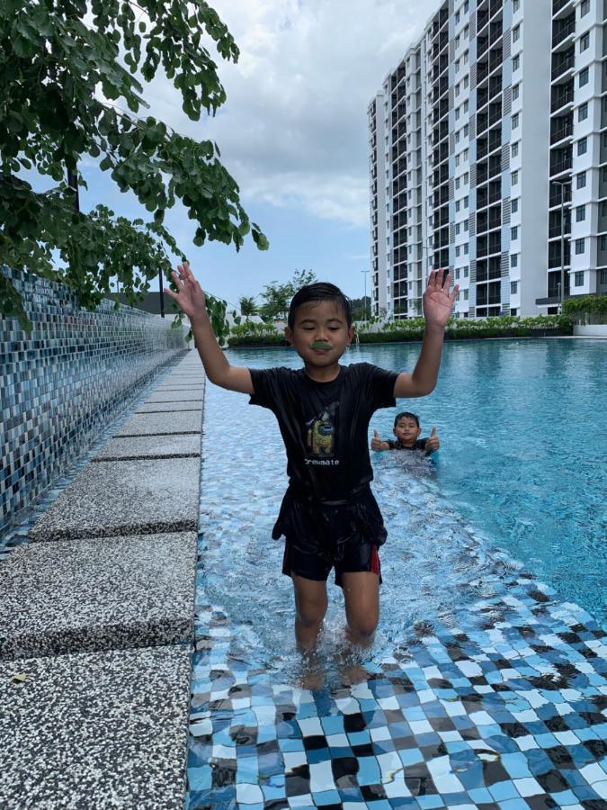 Utama With Swimming Pool View, Karaoke, Free Wifi, Netflix, Near To Car Park