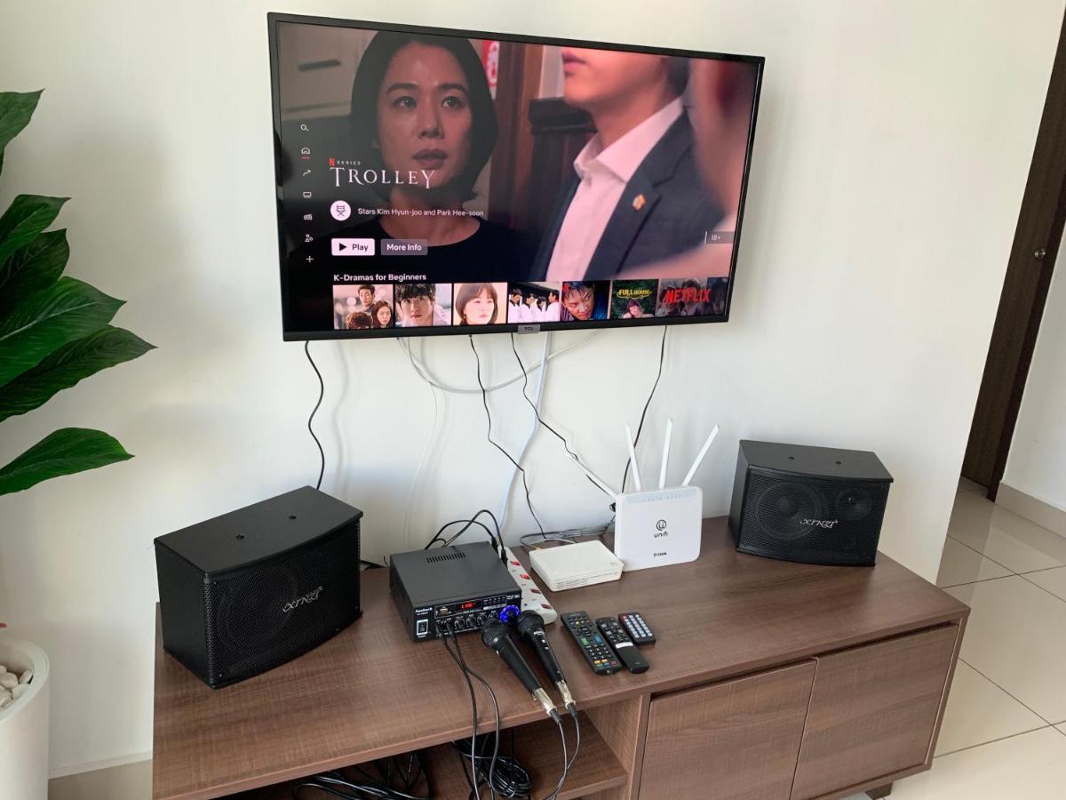 Apartment Utama With Swimming Pool View, Karaoke, Free Wifi, Netflix, Near To Car Park Desaru