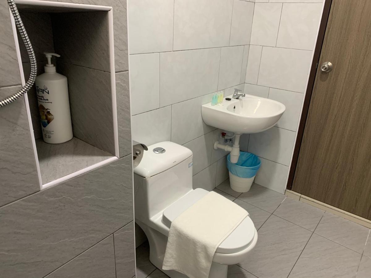 Utama With Swimming Pool View, Karaoke, Free Wifi, Netflix, Near To Car Park Apartment *