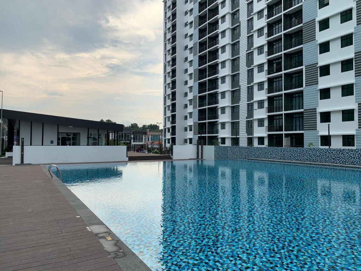Utama With Swimming Pool View, Karaoke, Free Wifi, Netflix, Near To Car Park