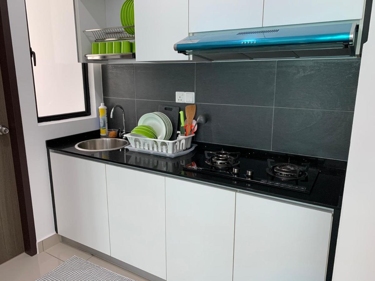 Apartment Utama With Swimming Pool View, Karaoke, Free Wifi, Netflix, Near To Car Park *