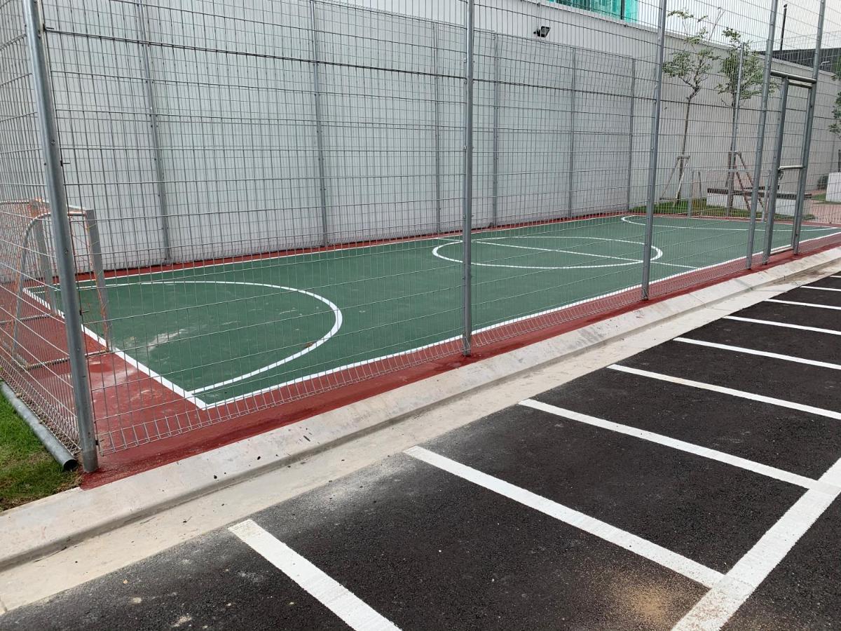 Utama With Swimming Pool View, Karaoke, Free Wifi, Netflix, Near To Car Park Apartment