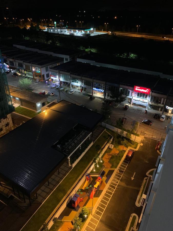 Apartment Utama With Swimming Pool View, Karaoke, Free Wifi, Netflix, Near To Car Park