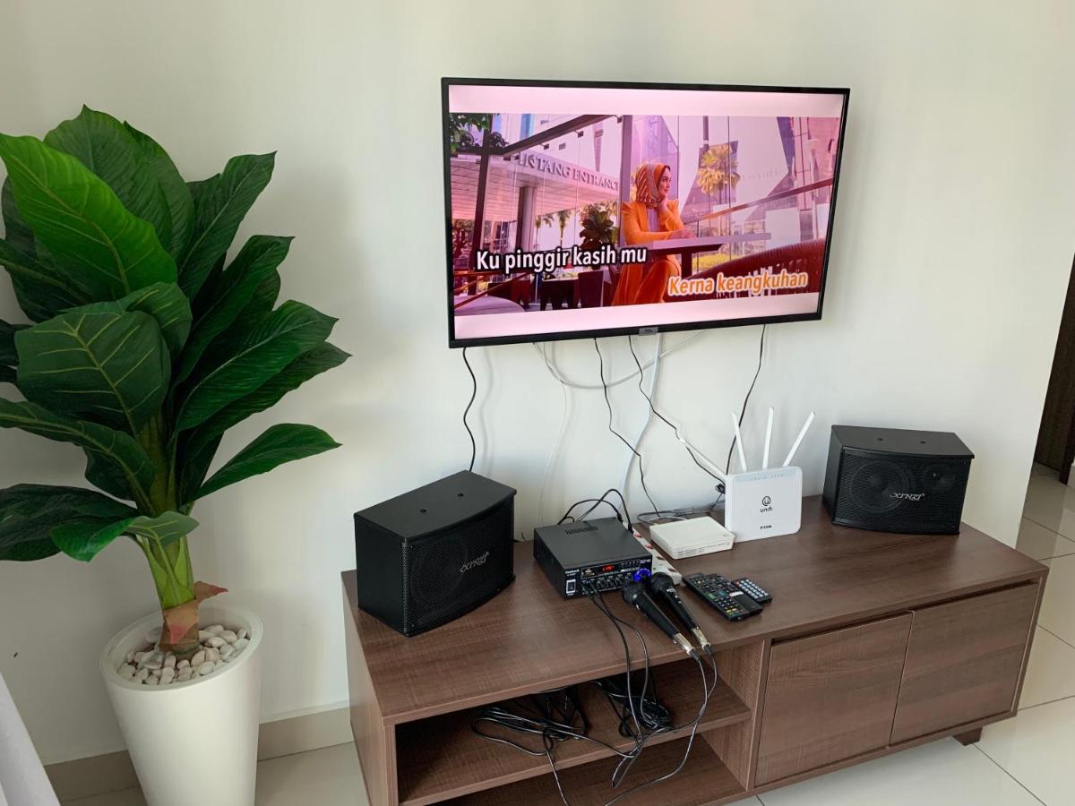 Utama With Swimming Pool View, Karaoke, Free Wifi, Netflix, Near To Car Park Desaru