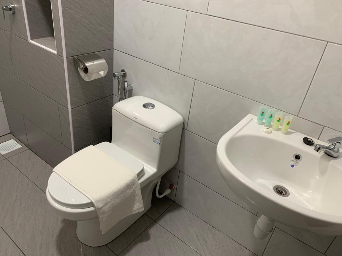 Utama With Swimming Pool View, Karaoke, Free Wifi, Netflix, Near To Car Park Apartment Desaru