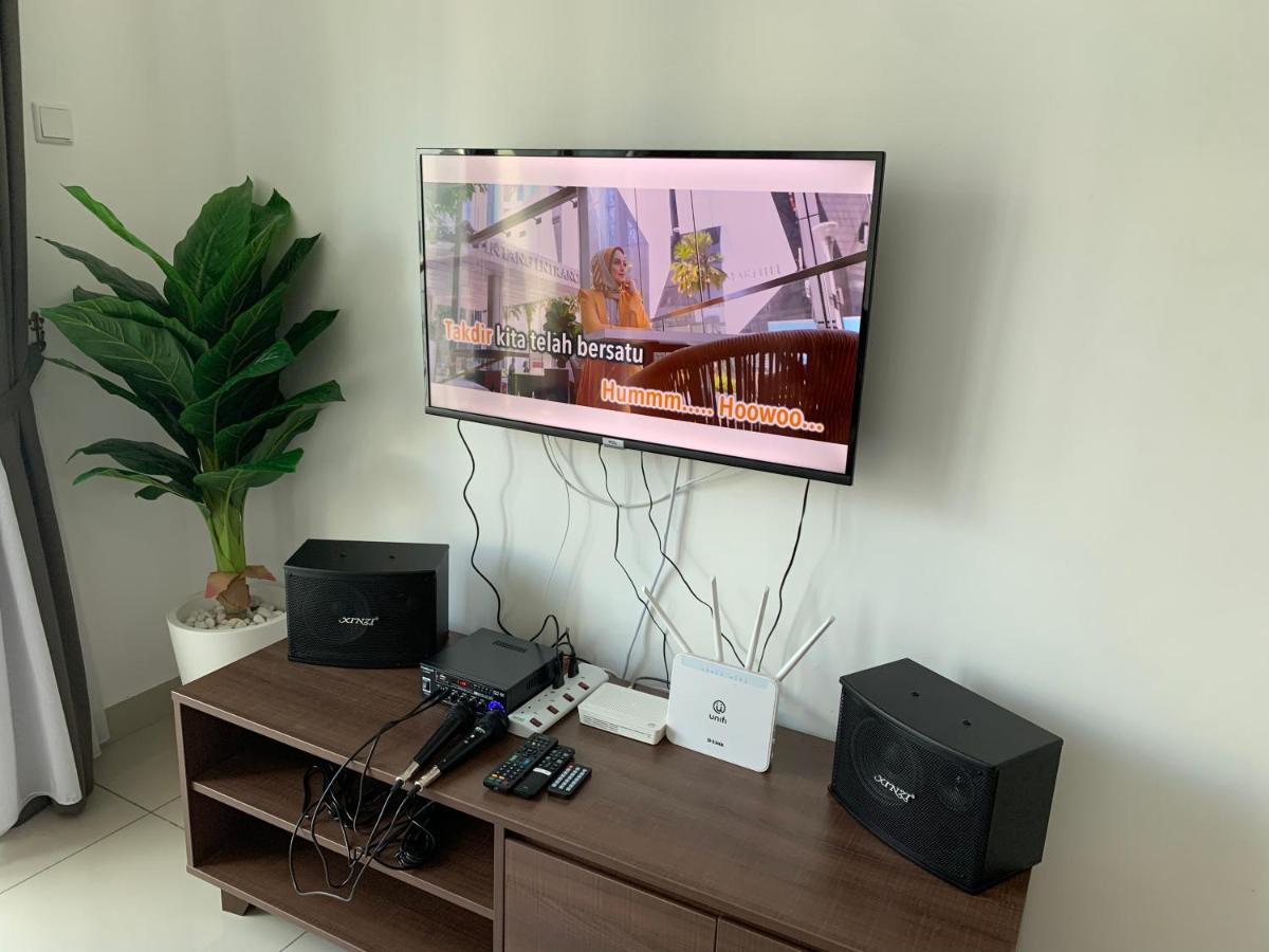 Utama With Swimming Pool View, Karaoke, Free Wifi, Netflix, Near To Car Park *