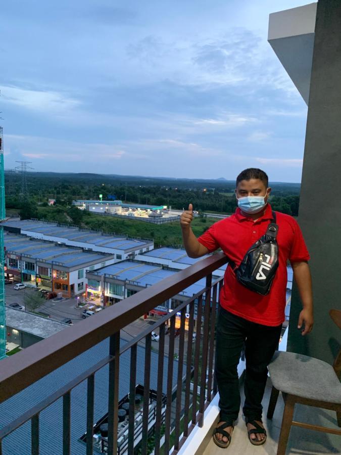 Utama With Swimming Pool View, Karaoke, Free Wifi, Netflix, Near To Car Park Desaru