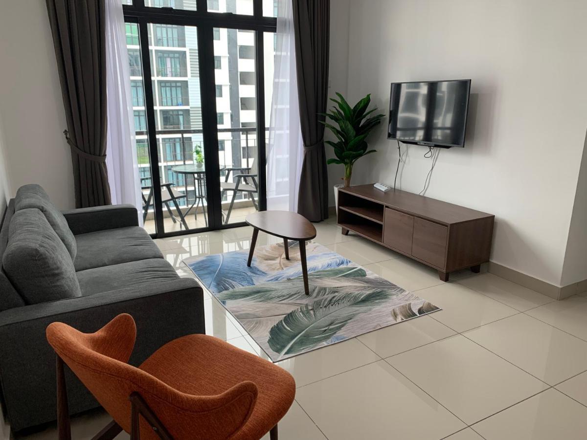 Utama With Swimming Pool View, Karaoke, Free Wifi, Netflix, Near To Car Park *