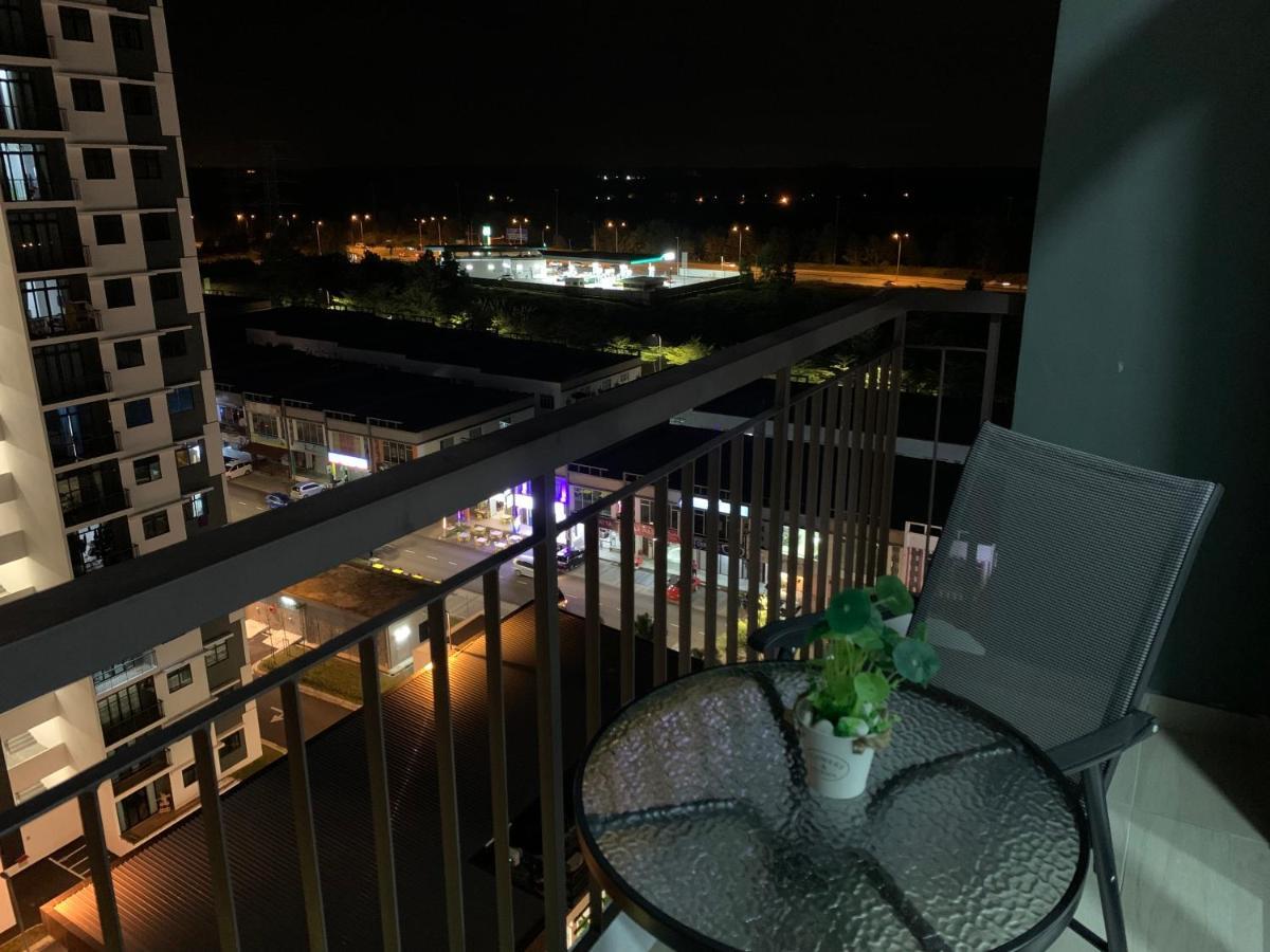Apartment Utama With Swimming Pool View, Karaoke, Free Wifi, Netflix, Near To Car Park