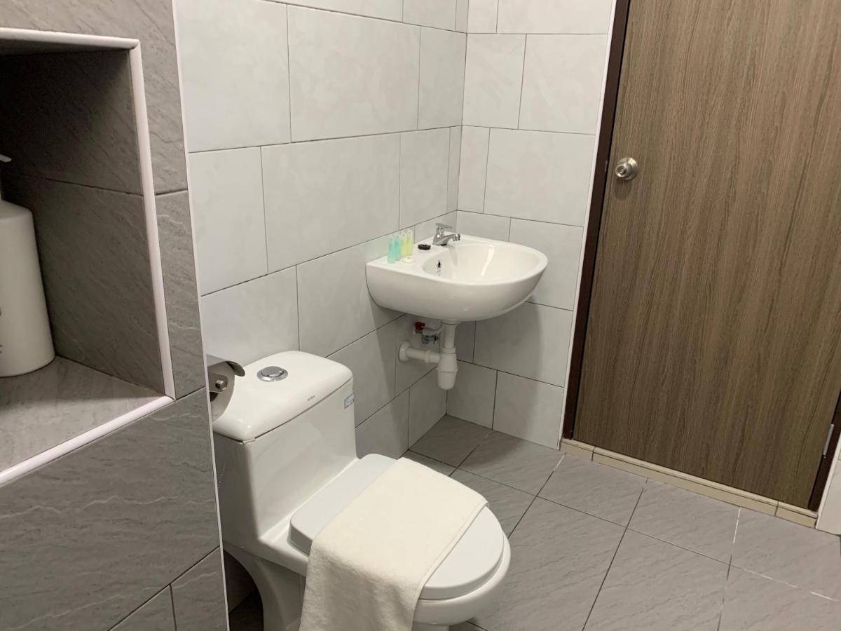 Apartment Utama With Swimming Pool View, Karaoke, Free Wifi, Netflix, Near To Car Park Desaru