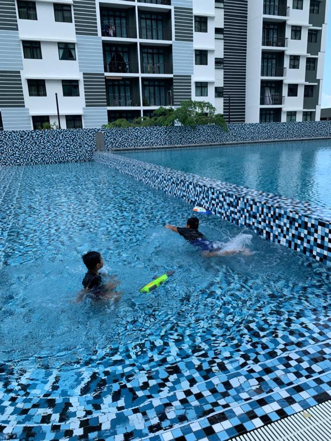 Utama With Swimming Pool View, Karaoke, Free Wifi, Netflix, Near To Car Park